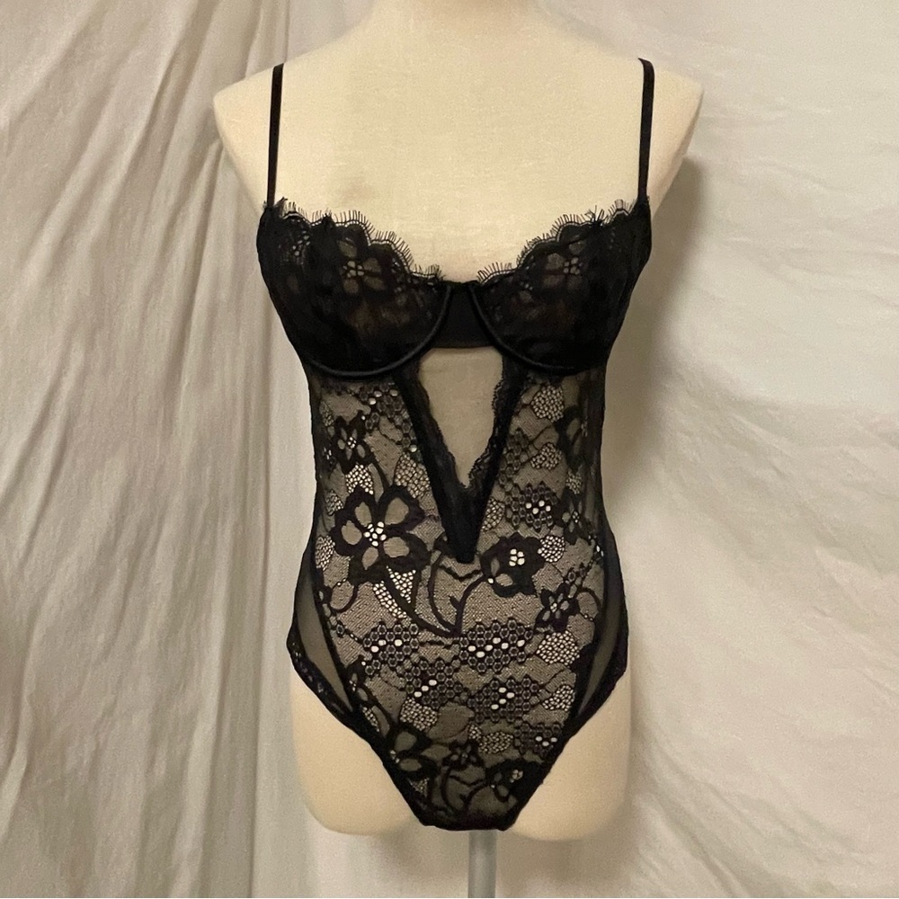 SOLD Victoria's Secret Very Sexy Unlined Eyelash Lace Teddy (S)